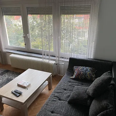 Janko's House Apartman *